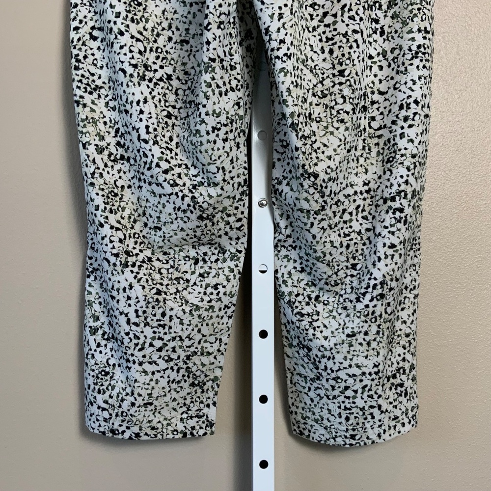 Old Navy High-Waisted StretchTech Utility Crop Pants - EUC - Picture 14 of 16
